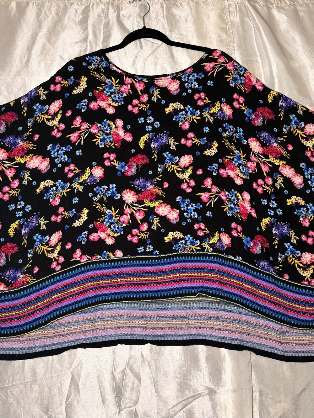 East 5th Women’s Natali Border Black With Pink Flowers Oversized Top Size L